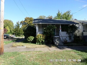 Building Photo - 763 NW Tyler Ave