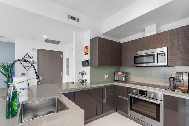 Building Photo - 1080 Brickell Ave
