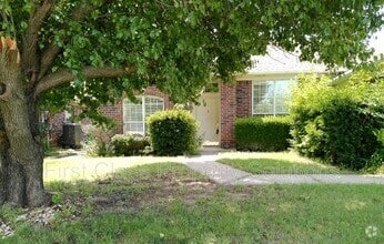 Building Photo - 2208 SW 138th St