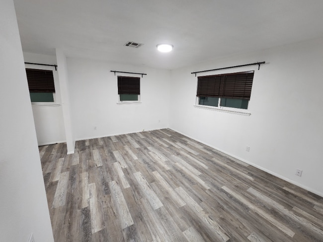 Foto del edificio - 5900 S Sunset Ave