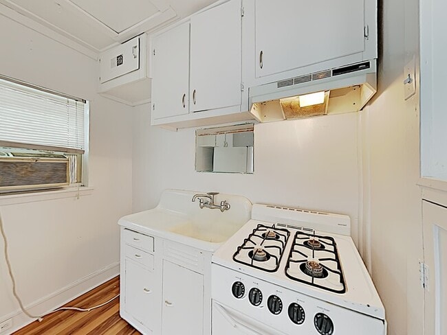 Building Photo - 3333 W 6th St