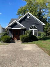 Building Photo - 601 Colonial Ct