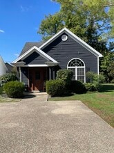 Building Photo - 601 Colonial Ct