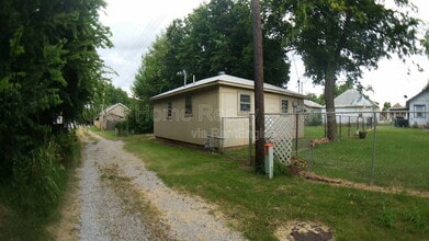 Building Photo - 115 SW 23rd St