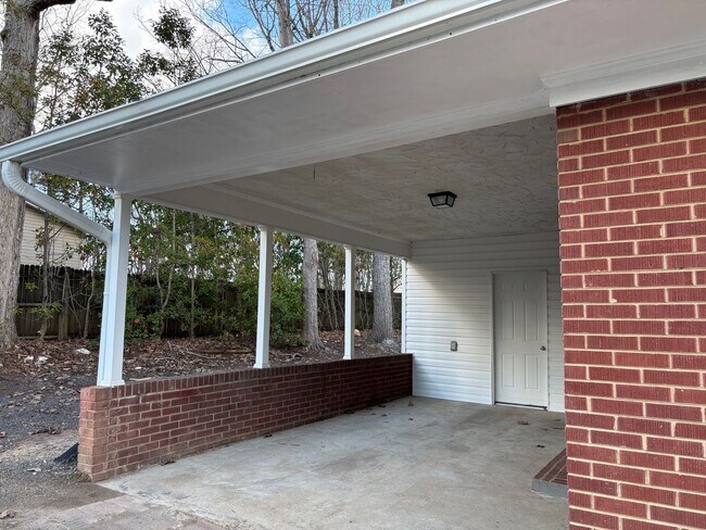 Foto del edificio - 3 BED, 1 BATH BRICK HOME LOCATED IN ASHEBORO