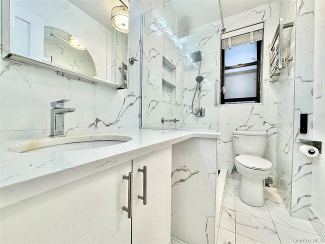 Building Photo - 225 Bennett Ave