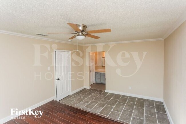 Foto del edificio - 7355 Greenacres Dr
