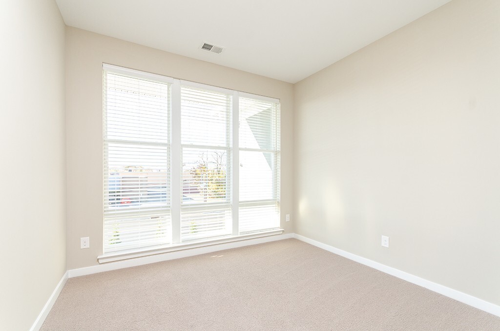 Primary Photo - One Bedroom plus Den Luxury Apartment (Wal...