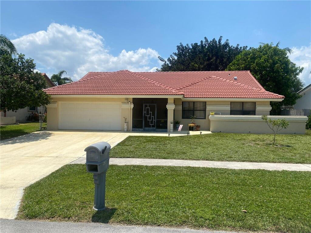 Primary Photo - 9415 Sun Pointe Dr