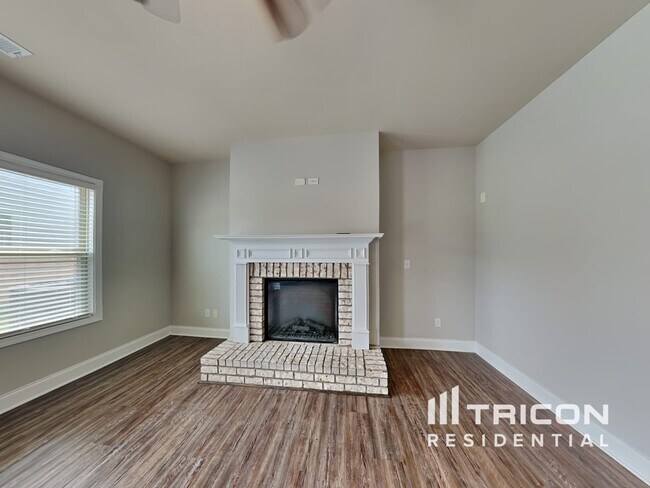 Building Photo - 2433 Walker Dr