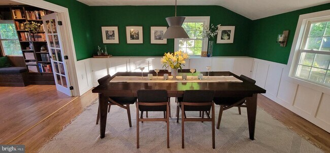 Foto del edificio - 4710 Dolphin Ln