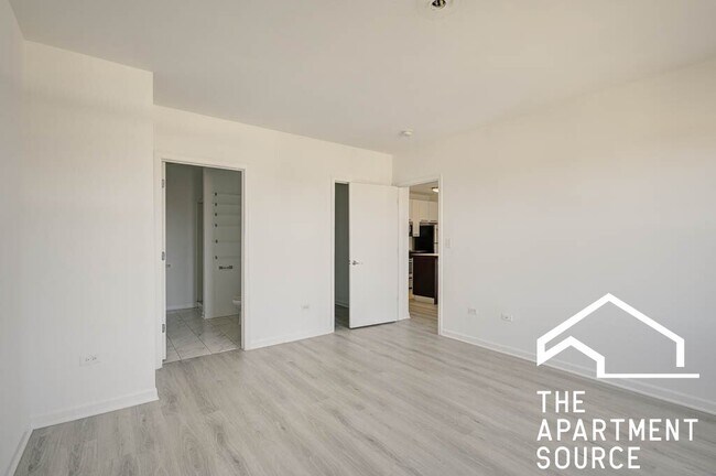 Foto del edificio - 1544 W Glenlake Ave