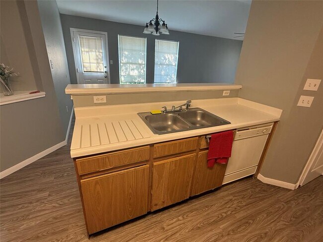 Foto del edificio - 2221 Creekside Ln