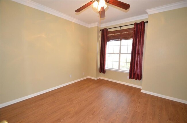 Building Photo - 3013 Sussex Gardens Ln