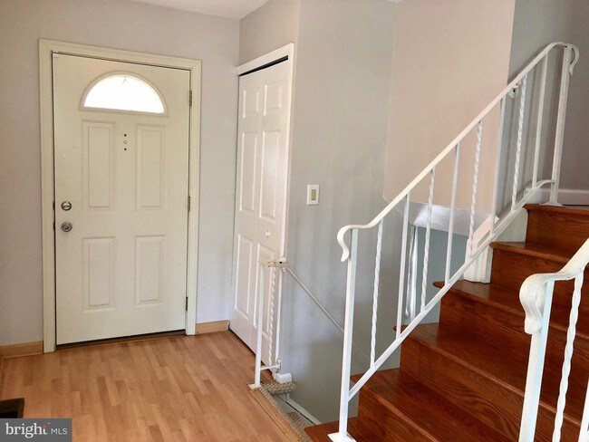 Building Photo - 2888 Balmoral Dr