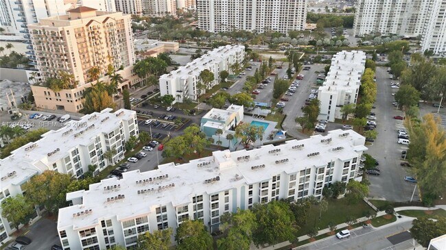 Foto del edificio - 200 177th Dr