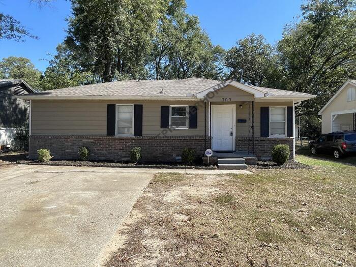 Foto principal - 303 Bass Ln