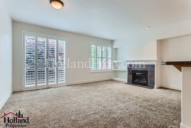 Building Photo - ** BEST PRICE ** - Wonderful 3 Bed 3 Bath ...
