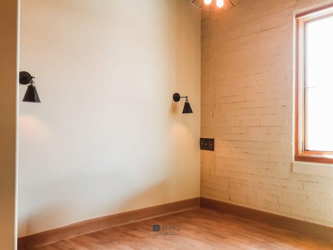 Building Photo - Beautiful 2 Bed/ 2 Bath unit in Montgomery...