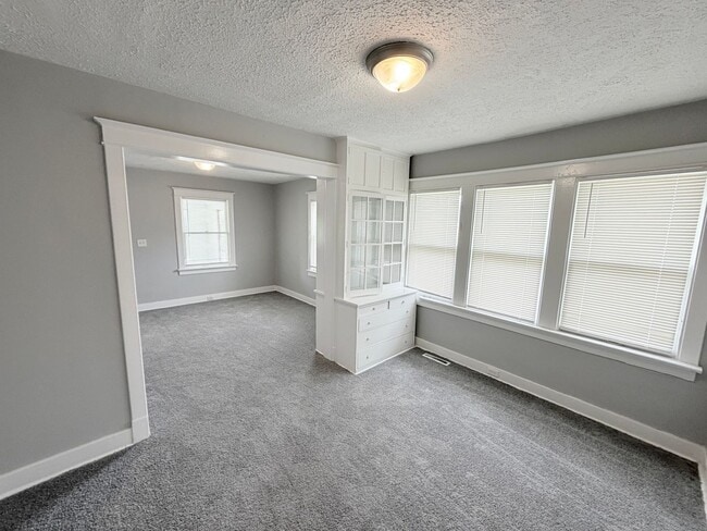 Building Photo - 1317 N Spring St