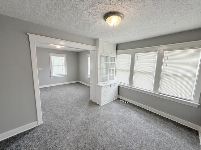 Foto del edificio - 1317 N Spring St
