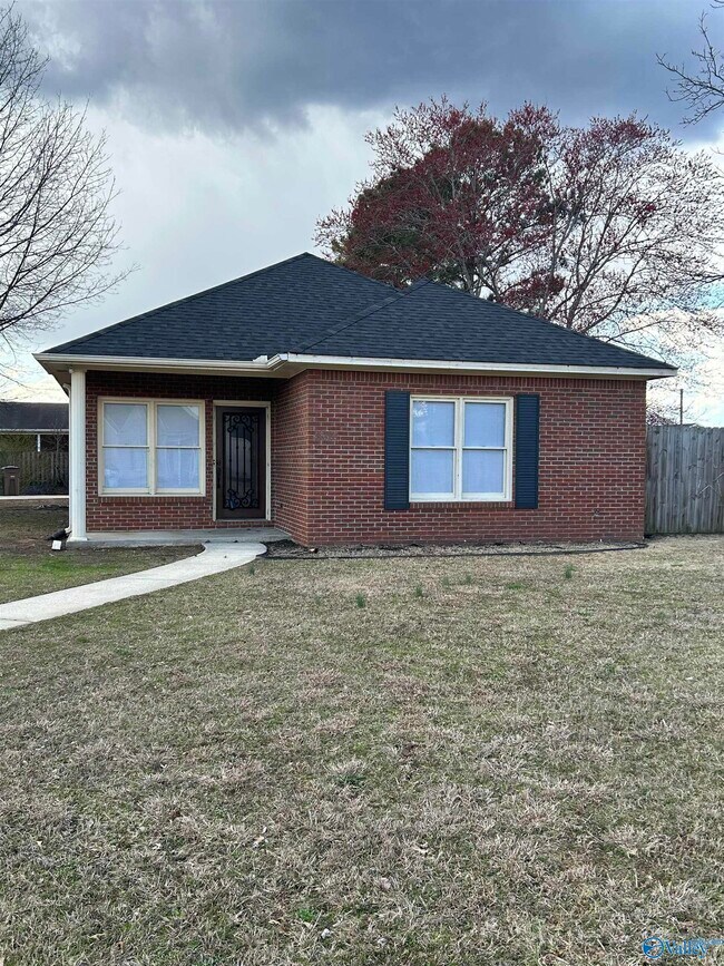 Foto del edificio - 1813 Kathy Ln Ct S W