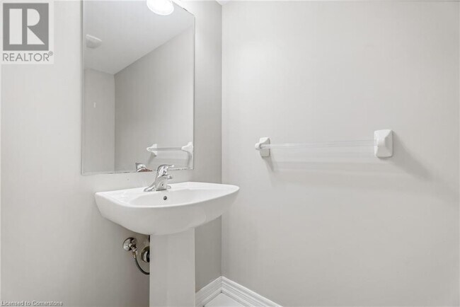Photo du bâtiment - 570 Linden Dr