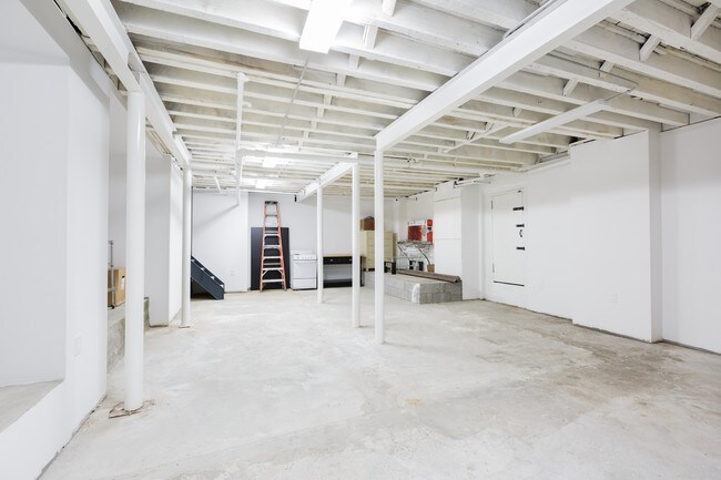 Building Photo - 91 Allen Street