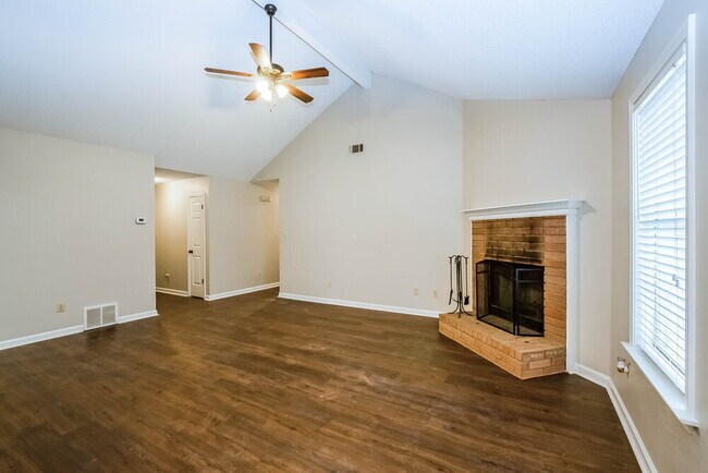 Building Photo - 250 Cross Point Cove