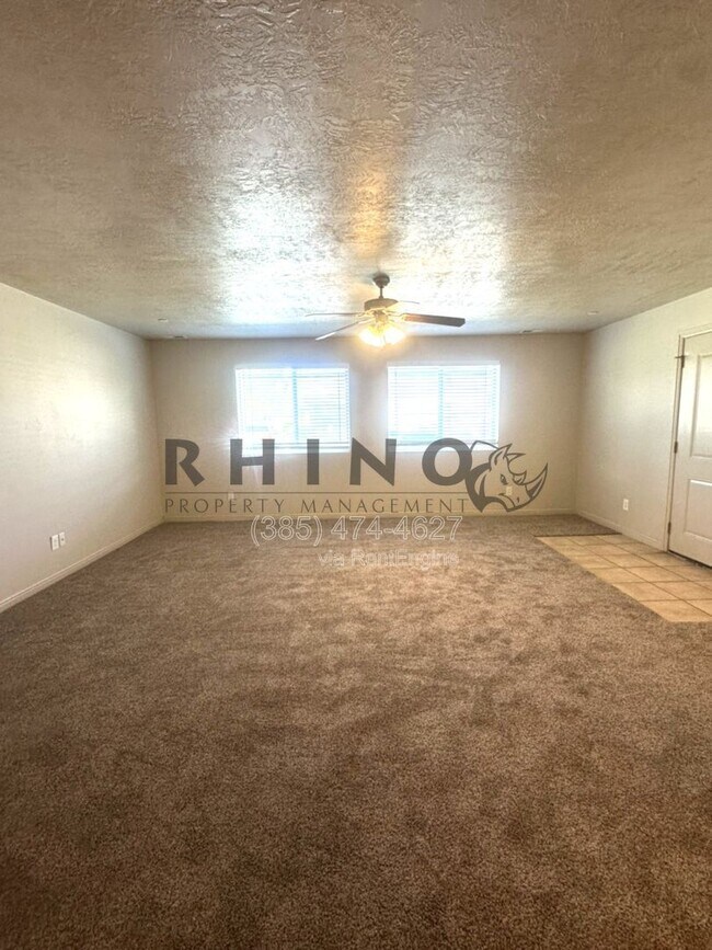 Foto del edificio - 6941 Village River Ln