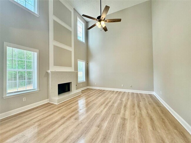 Building Photo - 3295 Northcliff Dr
