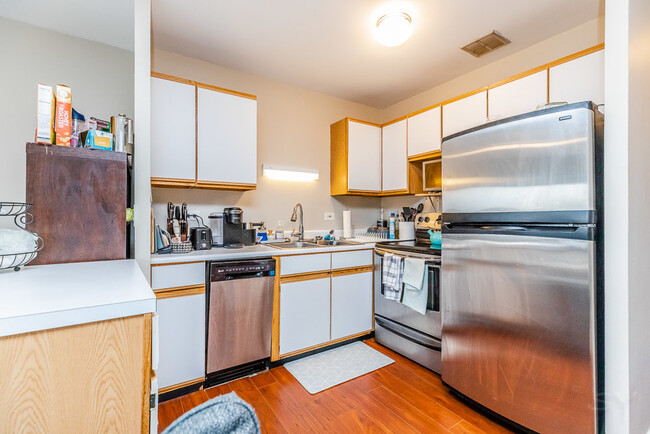 Building Photo - 607 W Wrightwood Ave