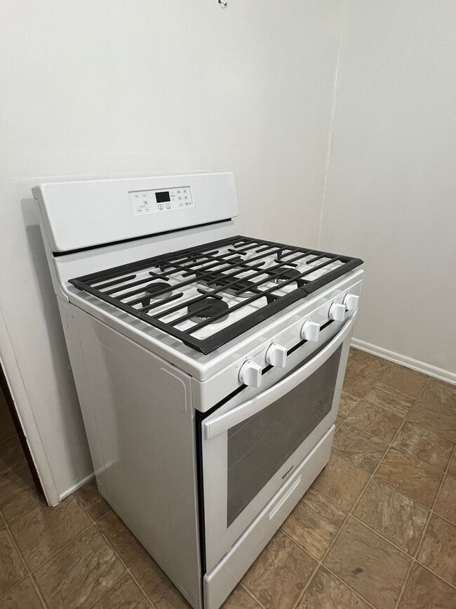 Building Photo - 665F