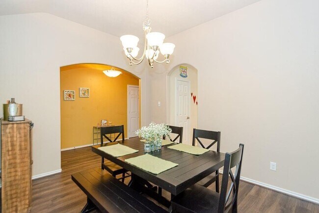 Foto del edificio - May Pine Court, Rosharon, TX 77583 - 4 BR 2 BA single-family home