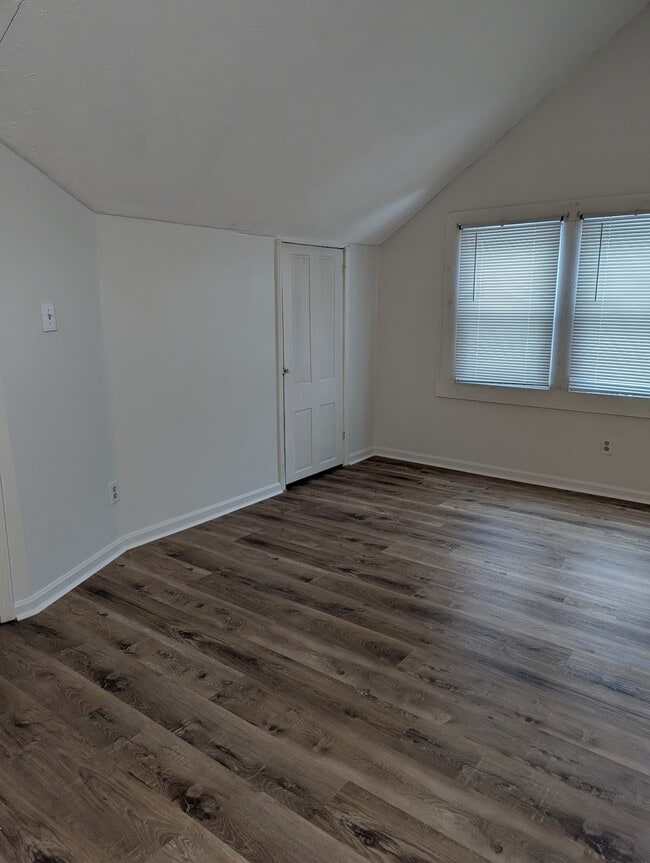 Building Photo - 1742 E Elm St