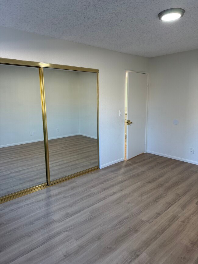 Foto del edificio - 11640 Menlo Ave