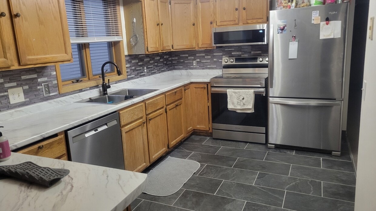 Primary Photo - 1105 8th St SE