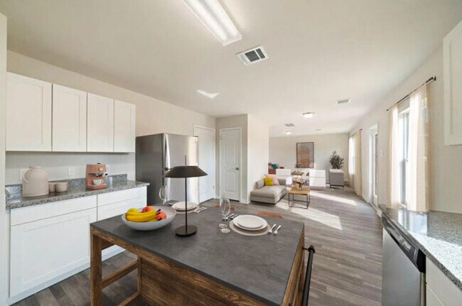 Building Photo - 15665 Briar Forest Dr