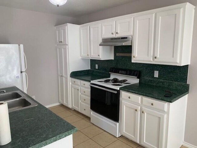 Foto del edificio - Quiet 3 Bedroom 2 Bath Duplex Decatur TX