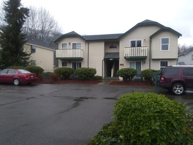 Foto del edificio - 424 Healy Ave S