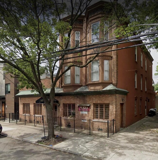 Building Photo - 445 Monmouth St