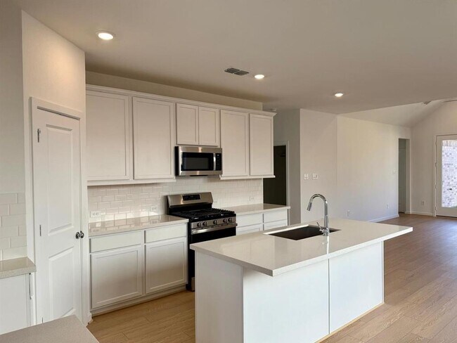 Foto del edificio - 22142 Paula Bluff Ln