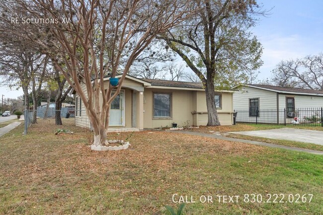 Building Photo - "Charming 2-Bed Oasis in San Antonio: Cozy...