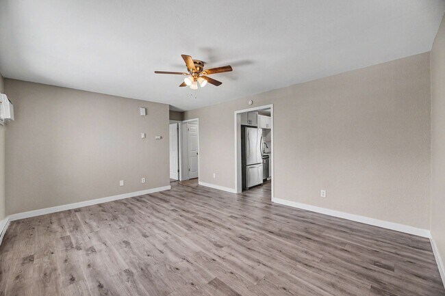 Foto del edificio - FOR RENT! Beautifully Remodeled 2 Bed/1 Bath Unit – Don’t Miss Out!