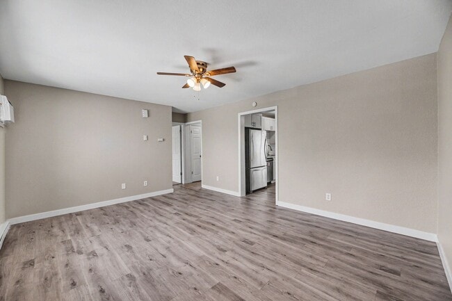 Building Photo - FOR RENT! Beautifully Remodeled 2 Bed/1 Bath Unit – Don’t Miss Out!