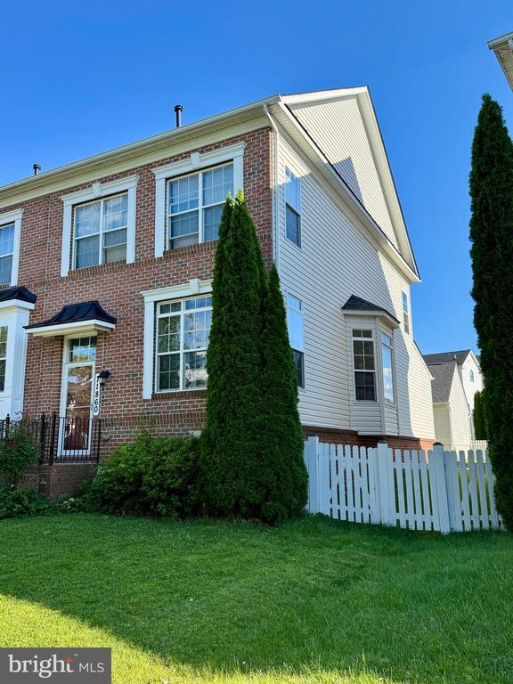 Foto del edificio - 11860 Skylark Rd