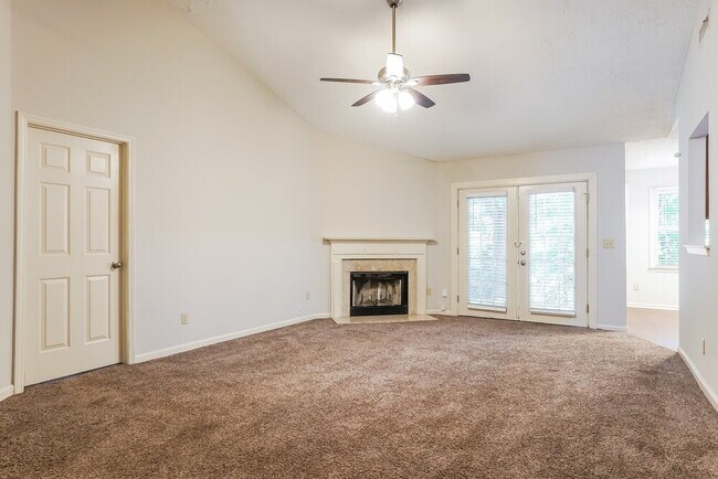 Building Photo - 409 Laurens Way