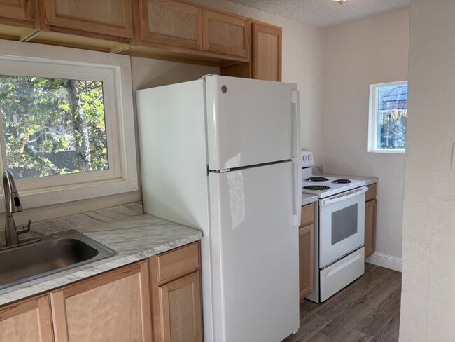 Building Photo - Remodeled 1-bedroom duplex near downtown P...