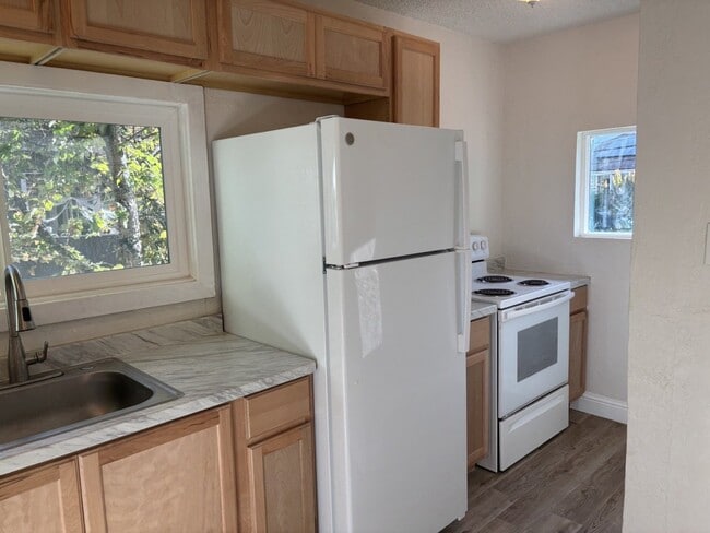 Foto del edificio - Remodeled 1-bedroom duplex near downtown Placerville.