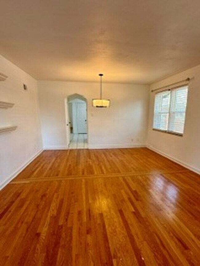 Foto del edificio - 6264 Sunshine Dr